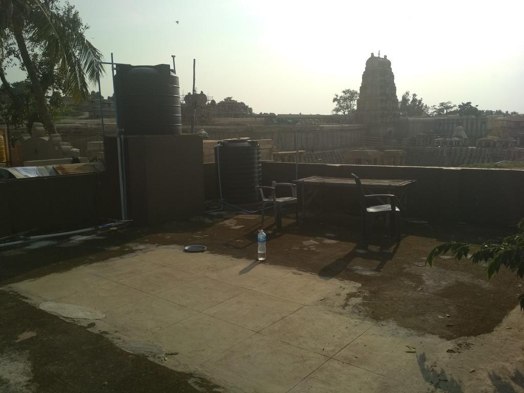Mayuram Homestay Hampi Bagian luar foto